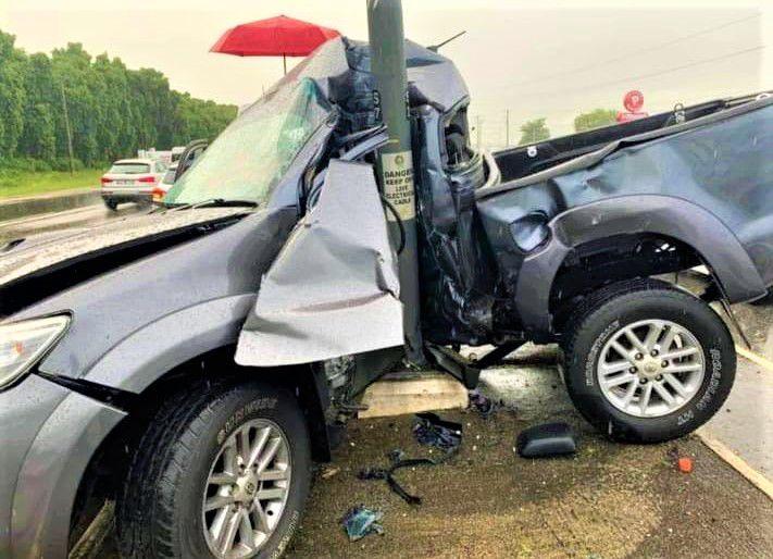 Mother trapped behind wheel dies on highway