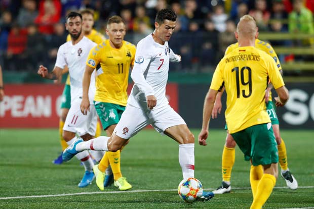 Ronaldo Scores Four as Portugal Crush Lithuania 5-1