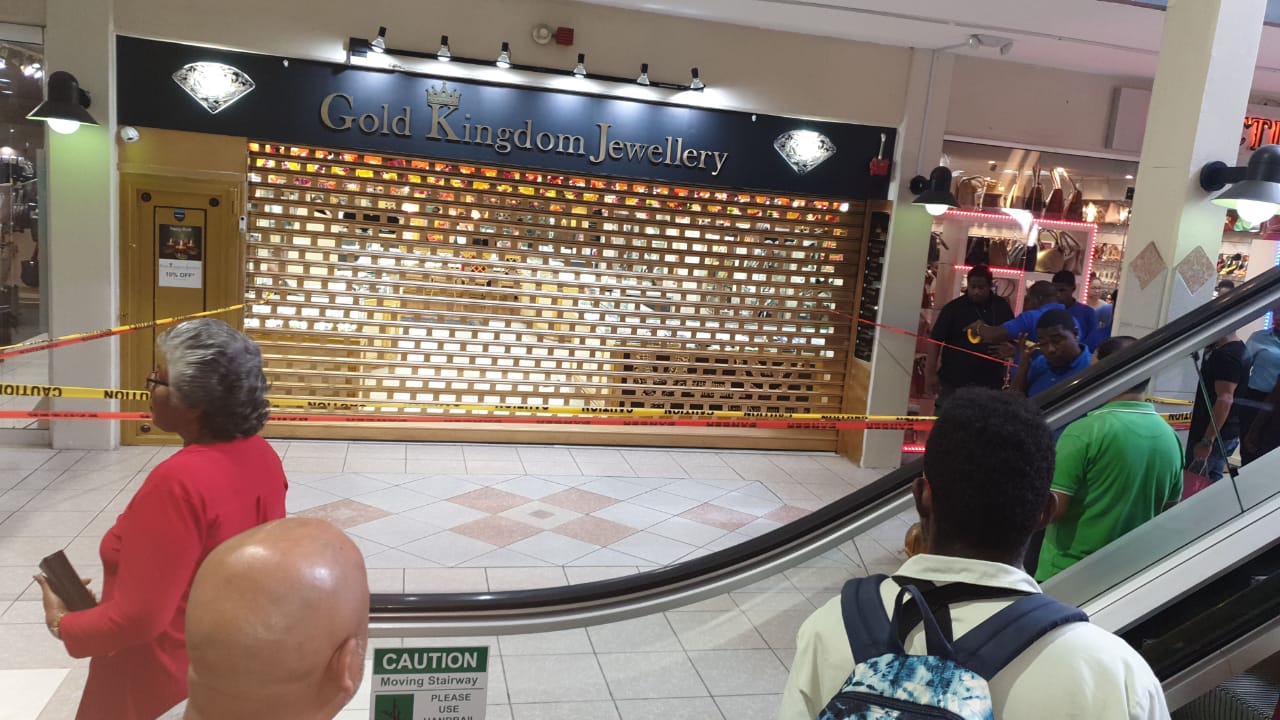 Daring daylight robbery at jewellery store in Trincity Mall