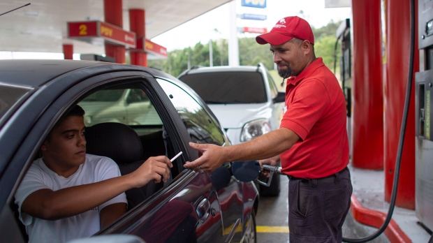 Venezuelans Buy Gas with Cigarettes to Battle Inflation