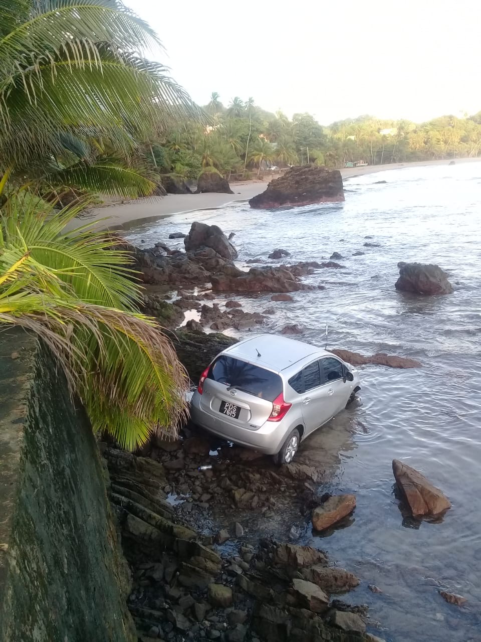Accident in Toco forces car into water