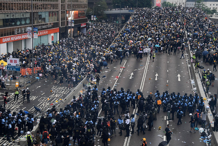 Hong Kong Businesses Fear Protests Will Push Economy into Recession