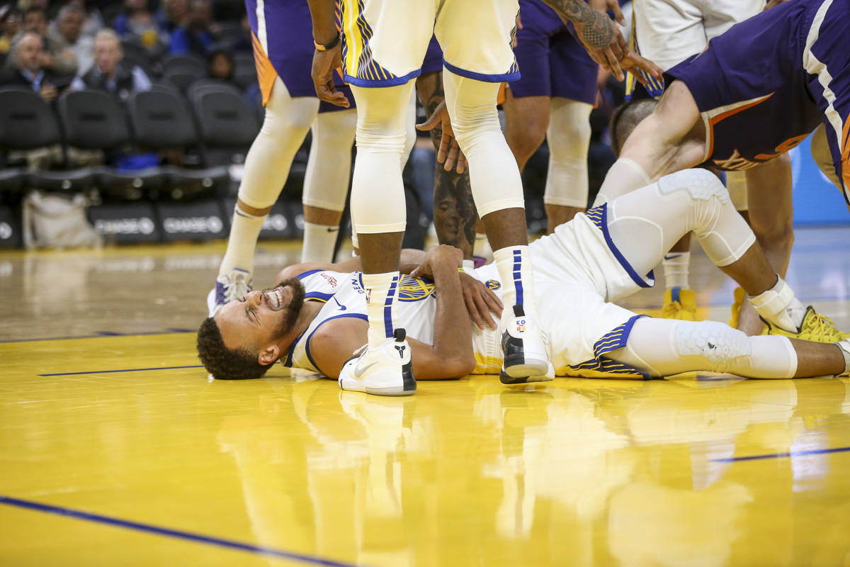 Warriors Star Stephen Curry Breaks Left Hand on Hard Fall