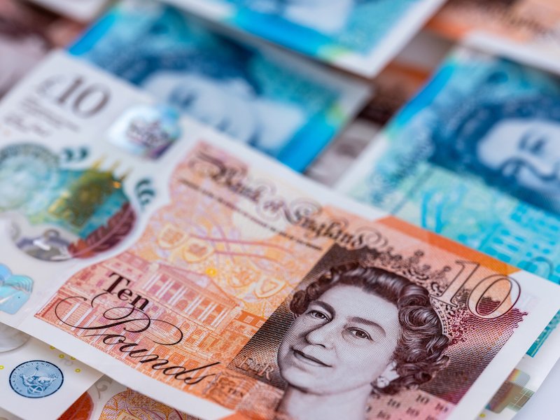Pound Sinks to 3-Week Low Amid Euro ‘no-deal’ Brexit Fears