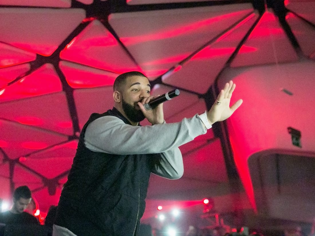 ‘Champagne Papi’ booed off stage