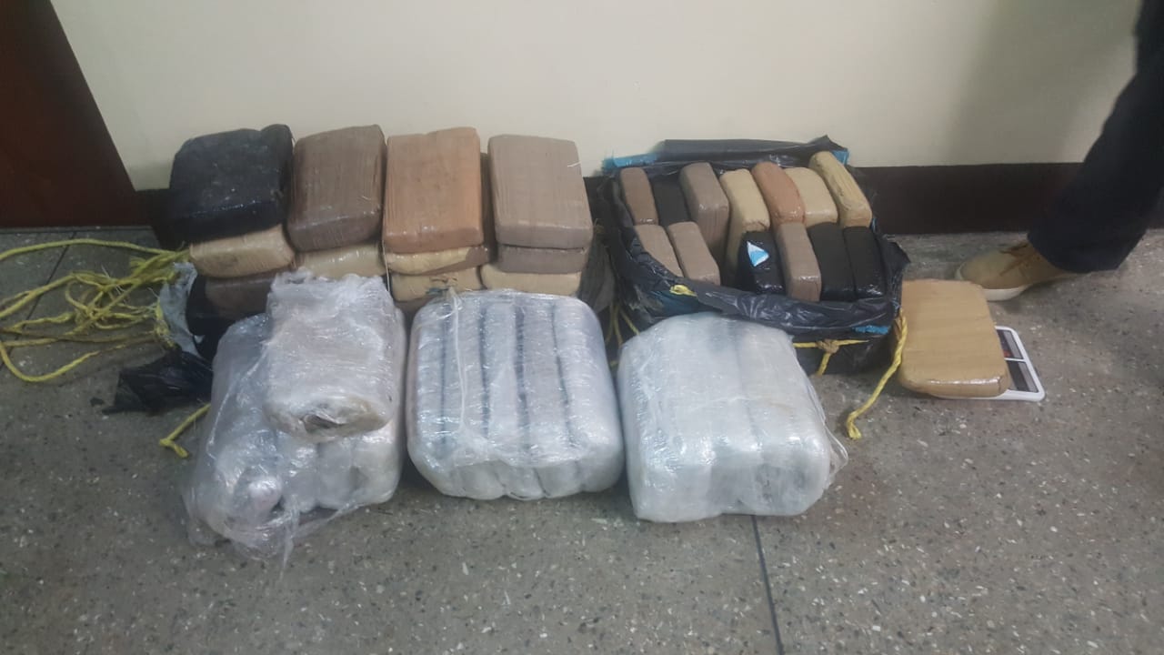 Officers seize birds and marijuana in Penal, suspects escape