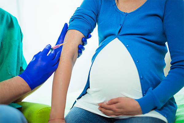Pregnant women urged to take flu vaccines