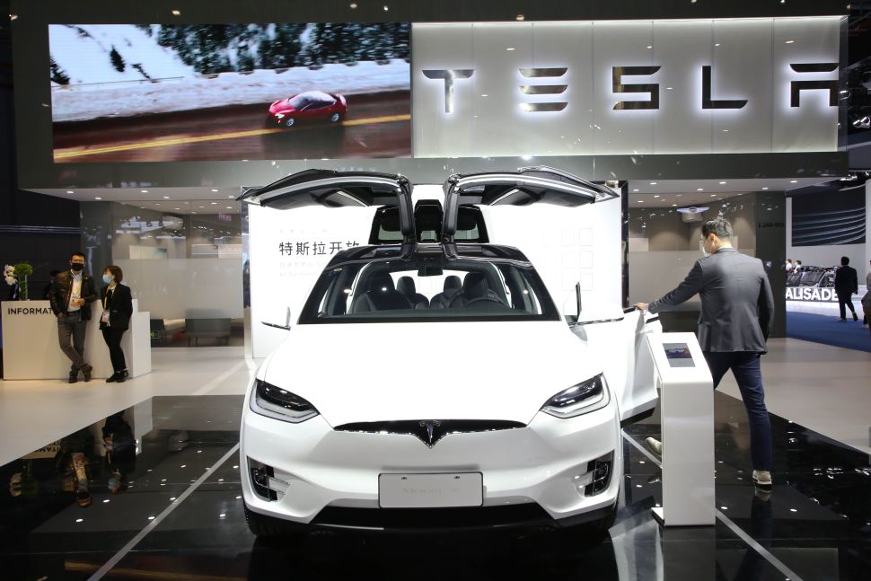 Tesla Recalls 9,500 Model X and Model Y Cars Over Roof, Bolt Issues