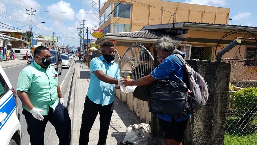 Eastern Division Police distribute meals to the homeless