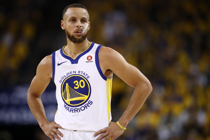 Steph Curry becomes 2nd ever player to pass three-point milestone