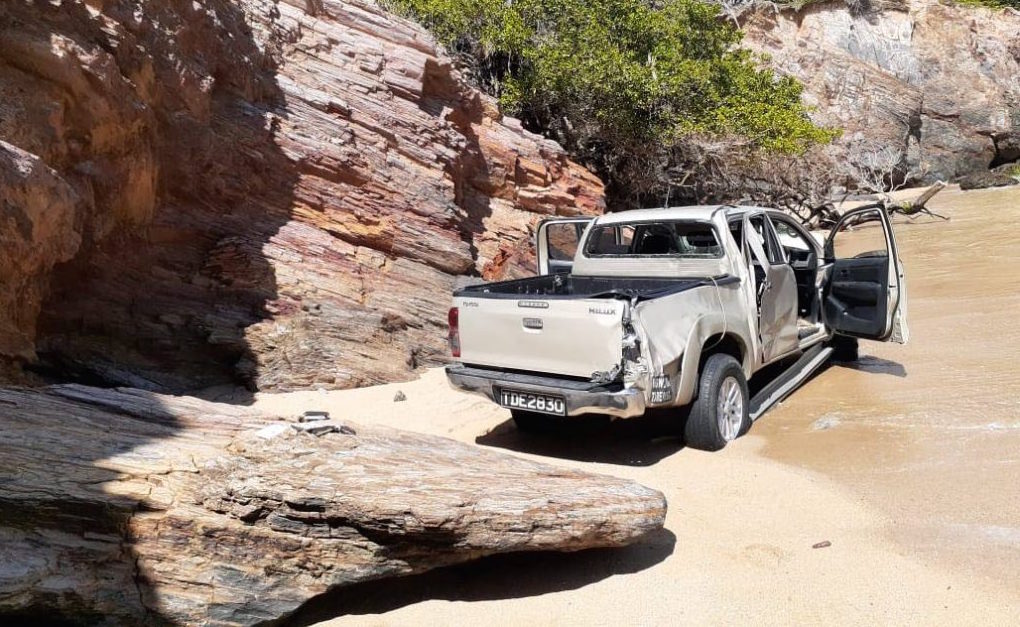Toco police search for driver of Hilux van found over a cliff in Balandra
