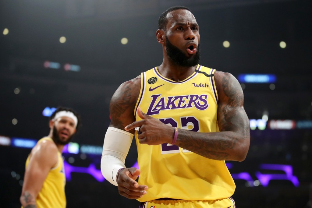 LeBron James Agrees to Contract Extension With Lakers