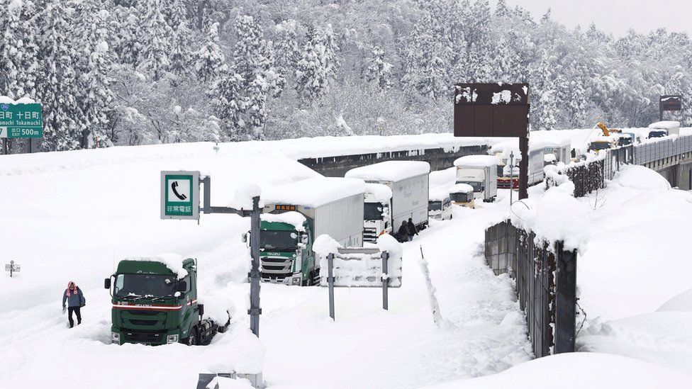 Thousands trapped in frozen traffic jam in Japan