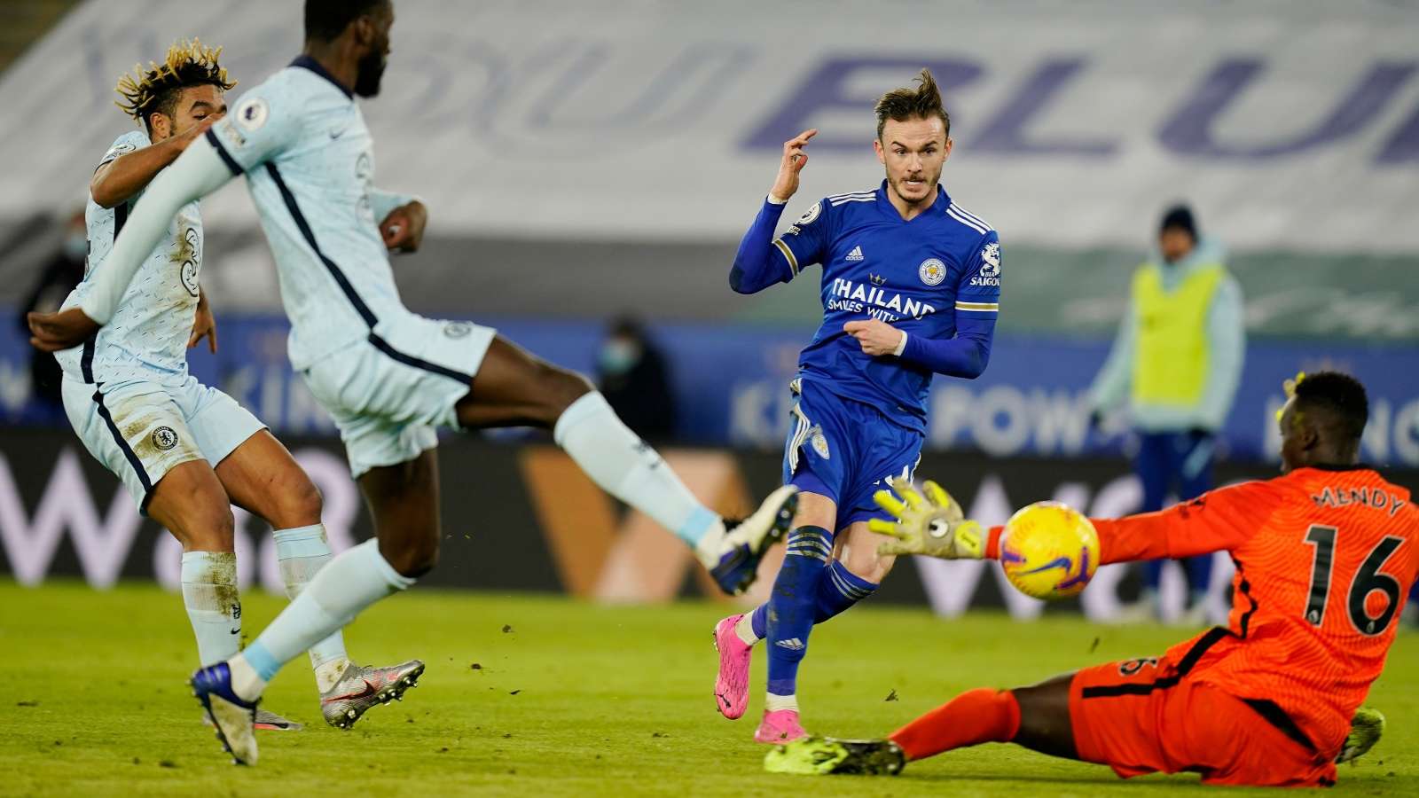 Leicester Beat Lacklustre Chelsea to Go Top