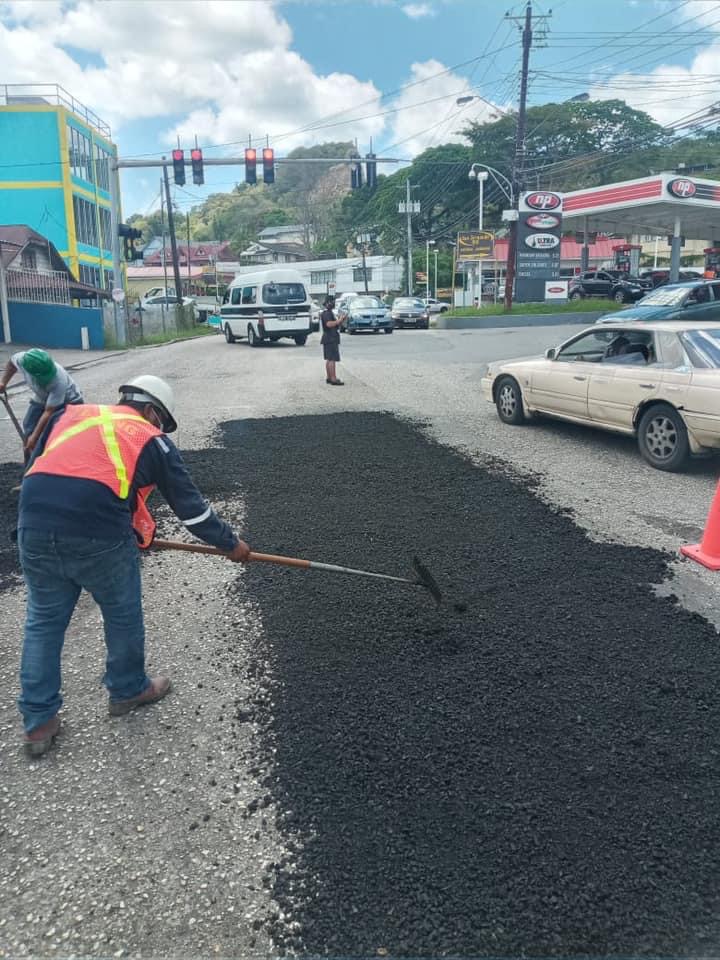 No money from Central Gov’t no problem; Sando Mayor starts road patching exercise