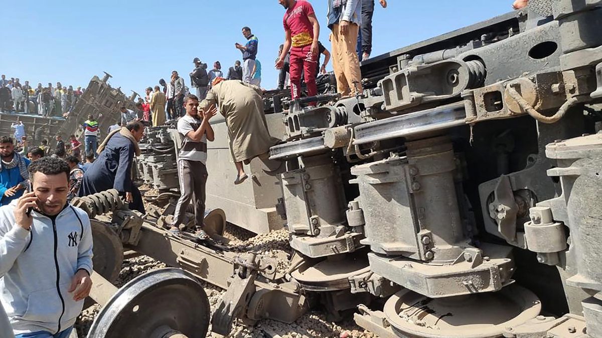 Trains Collide in Egypt, Killing at Least 32