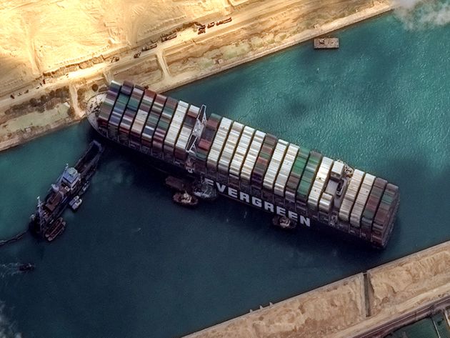 Attempts to dislodge container ship stuck in Suez Canal fail once again