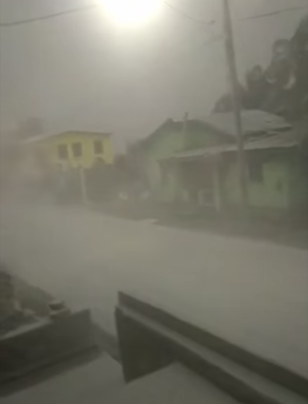 Midday turns to midnight in St Vincent with volcanic ash
