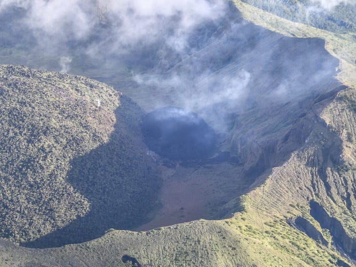 La Soufriere Volcano steam has increased over the last few hours