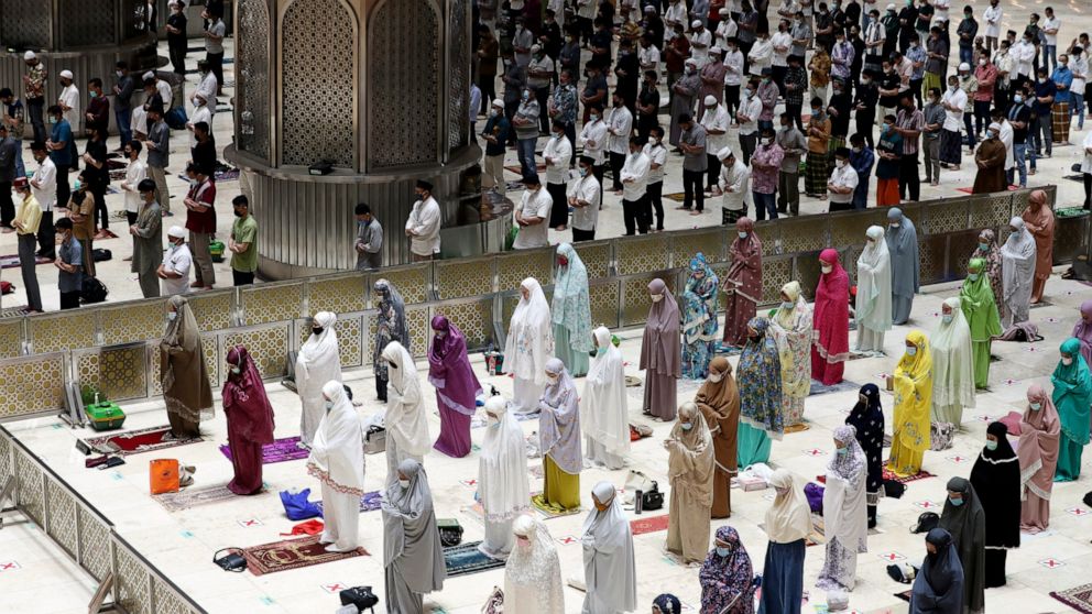 Muslims Open Ramadan with Social Distanced Prayers