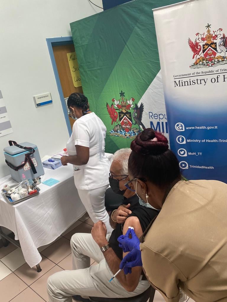 Health Minister received the COVID-19 vaccine