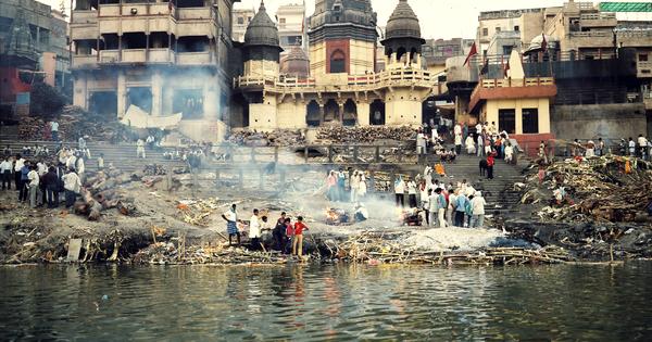 Decaying Bodies of COVID Victims Washing Up On Banks of the Ganges