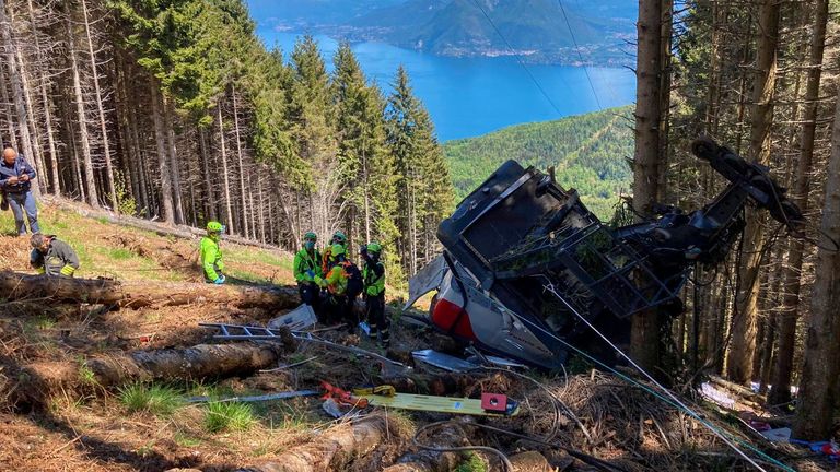 Cable car crashes, killing 8 in Northern Italy