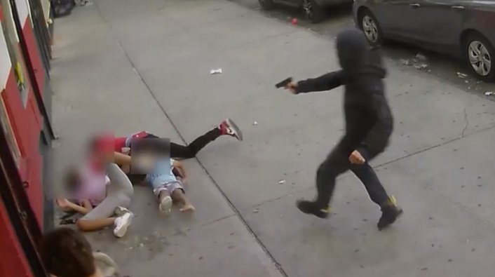 Gunman shoots man in front of his children in the U.S