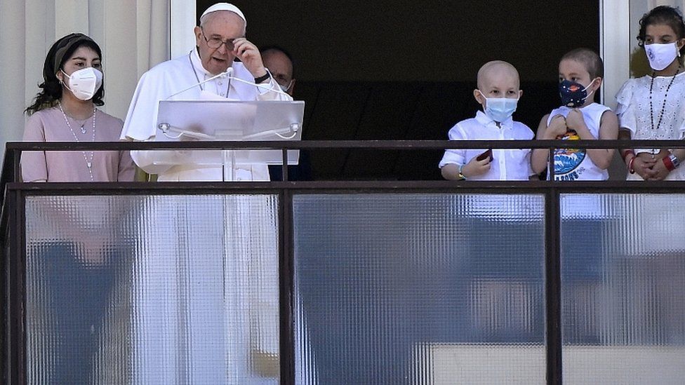 Pope Francis gives Sunday prayer from hospital balcony as he recovers from surgery