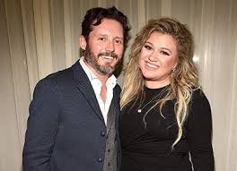 Kelly Clarkson to pay husband spousal and child support