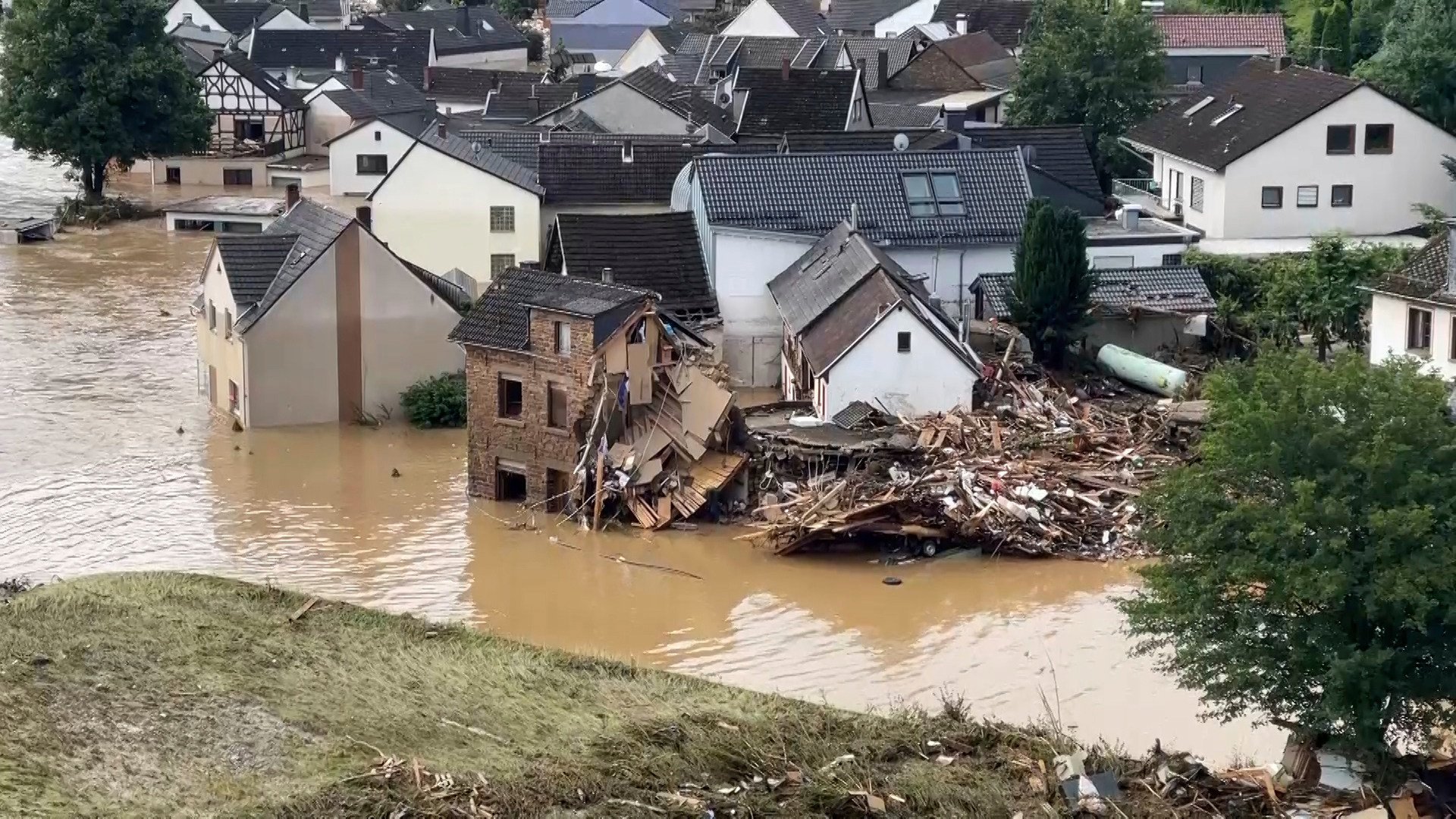 Deadly floods hit western Germany