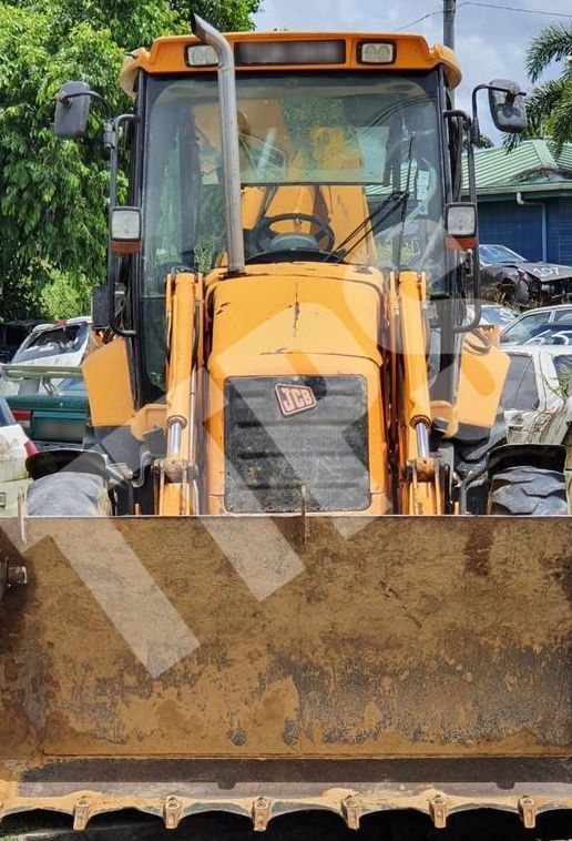 Palmiste man detained and backhoe with false number plates seized