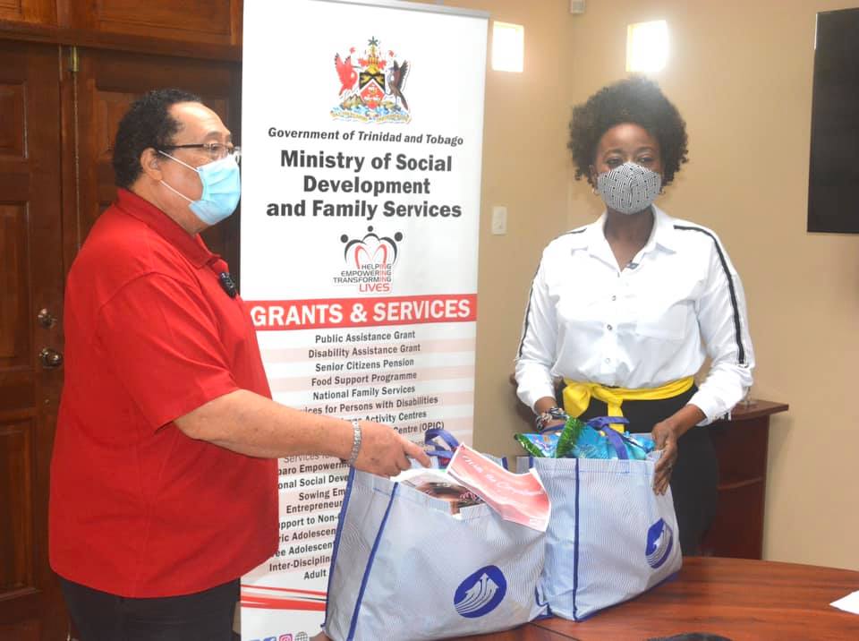 Social Development Minister donates hampers to assist families in quarantine