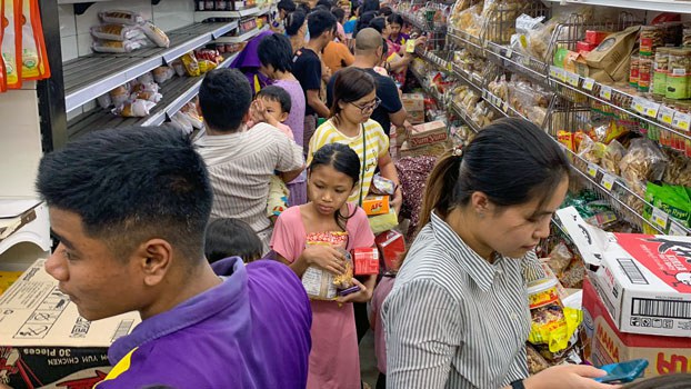 Panic buying in Vietnam as gov’t to impose ban on people leaving their homes