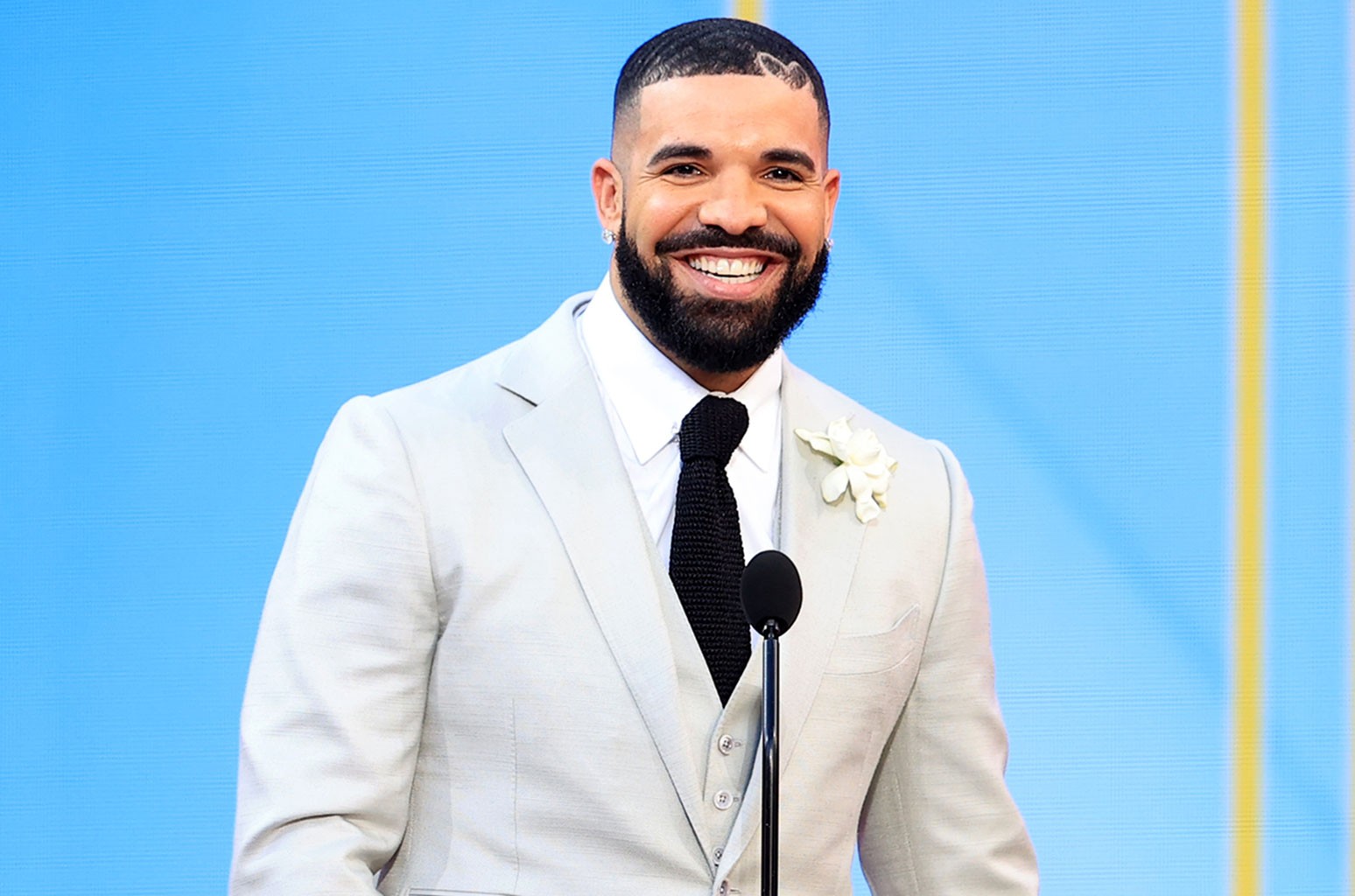 Drake becomes first artist to reach 95 billion streams on Spotify