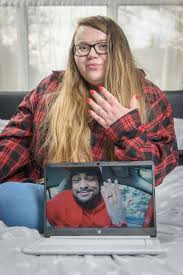 Couple who never met before gets married on Zoom