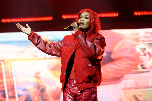 Teyana Taylor stops performance as fan fainted during the concert