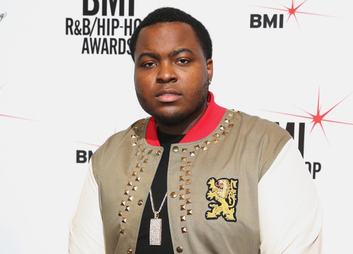 Sean Kingston accused of beating and pulling gun on video director over dead cellphone