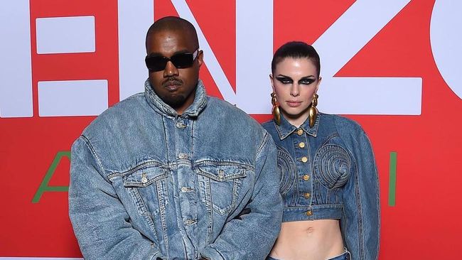 Kanye West and Julia Fox hit Paris for Fashion Week