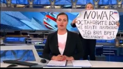 Russian Journalist Released From 14 Hour Detention, Fined Following Live TV Anti-War Protest