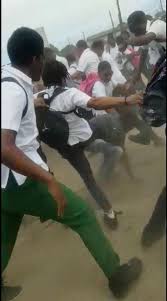 Carapichaima students beat up maxi taxi driver