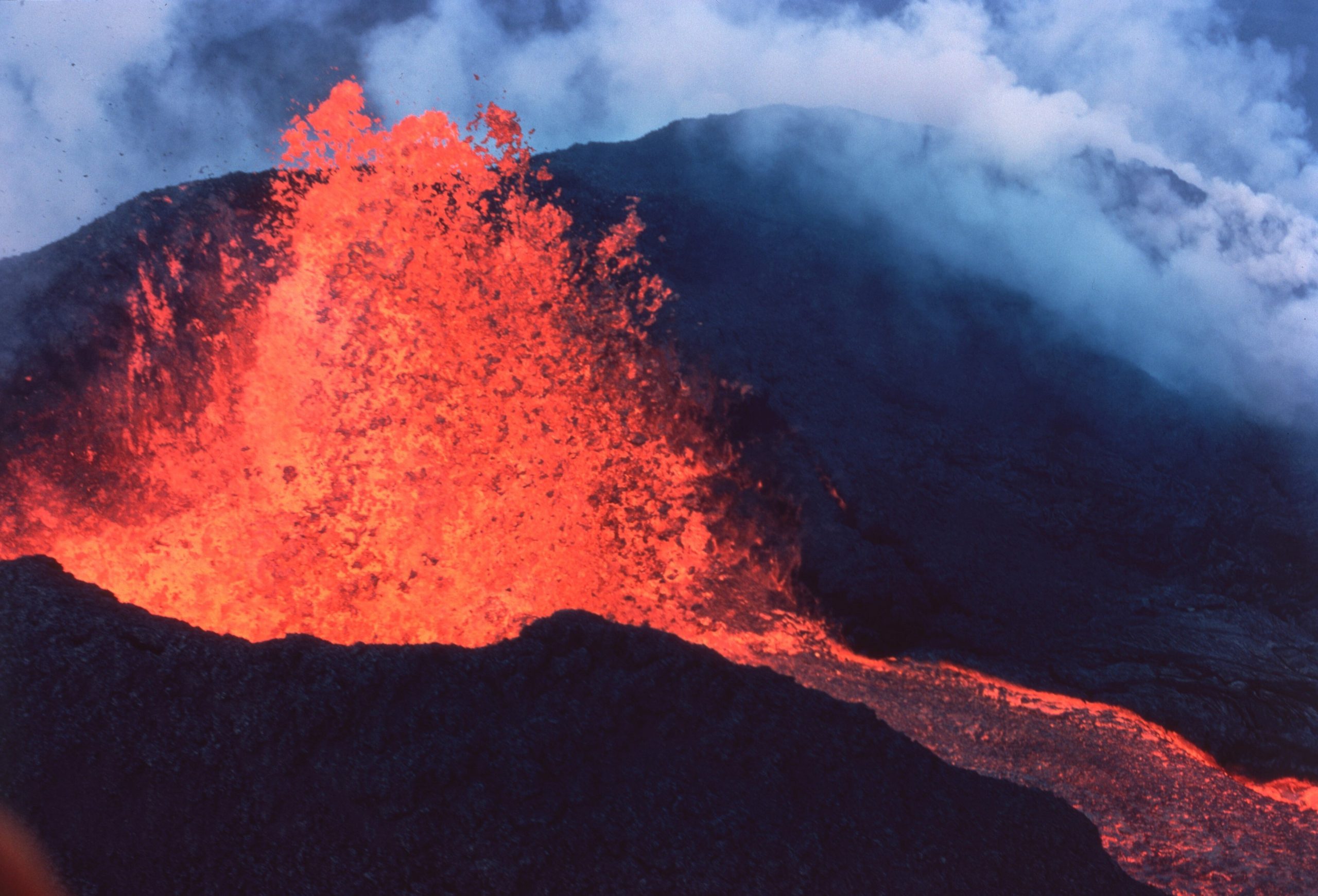 World’s largest volcano erupting for first time in Hawaii
