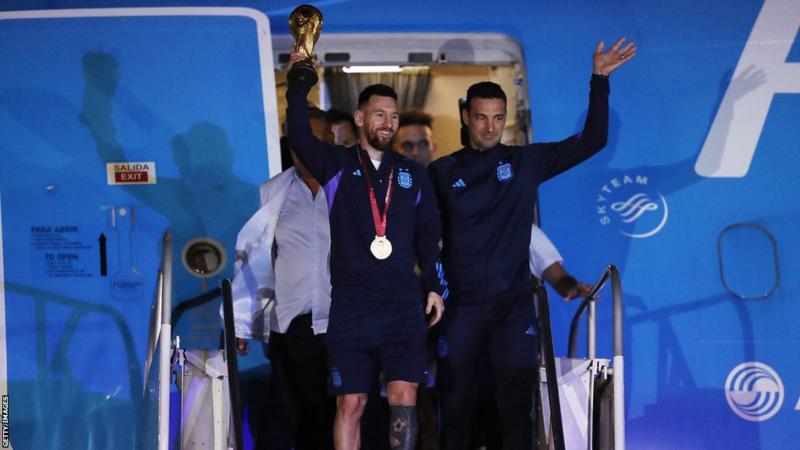 Argentina given heroes welcome as they return home