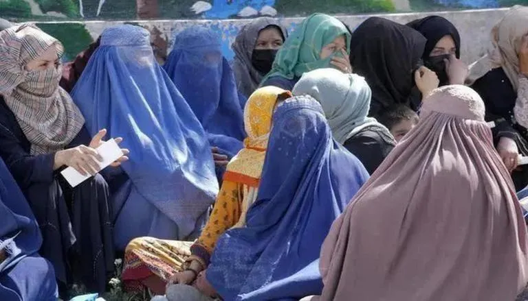 International aid groups suspend work in Afghanistan after women banned from working