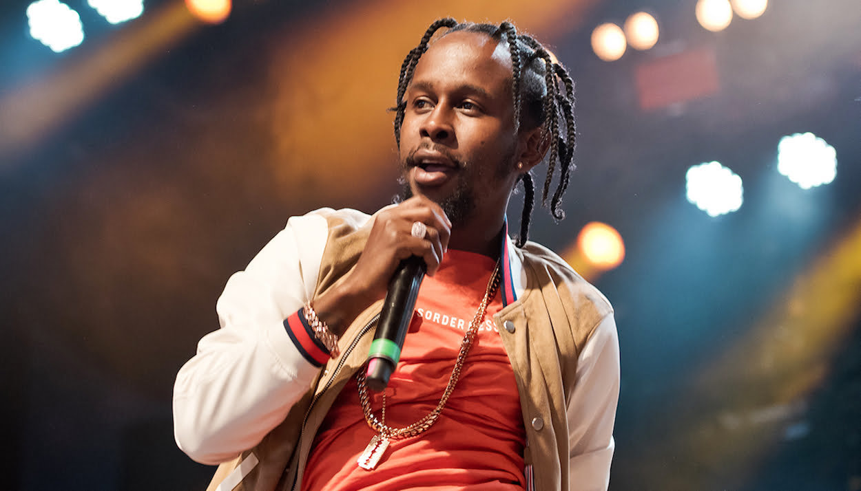 WATCH: Popcaan pulled off stage by overzealous female fans in Jamaica