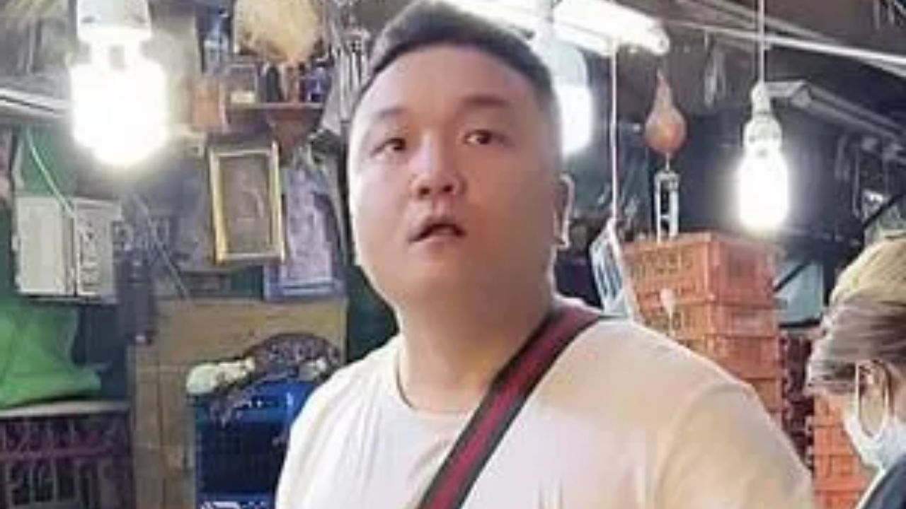Chinese food blogger fatally stabbed by rival-influencer while live-streaming