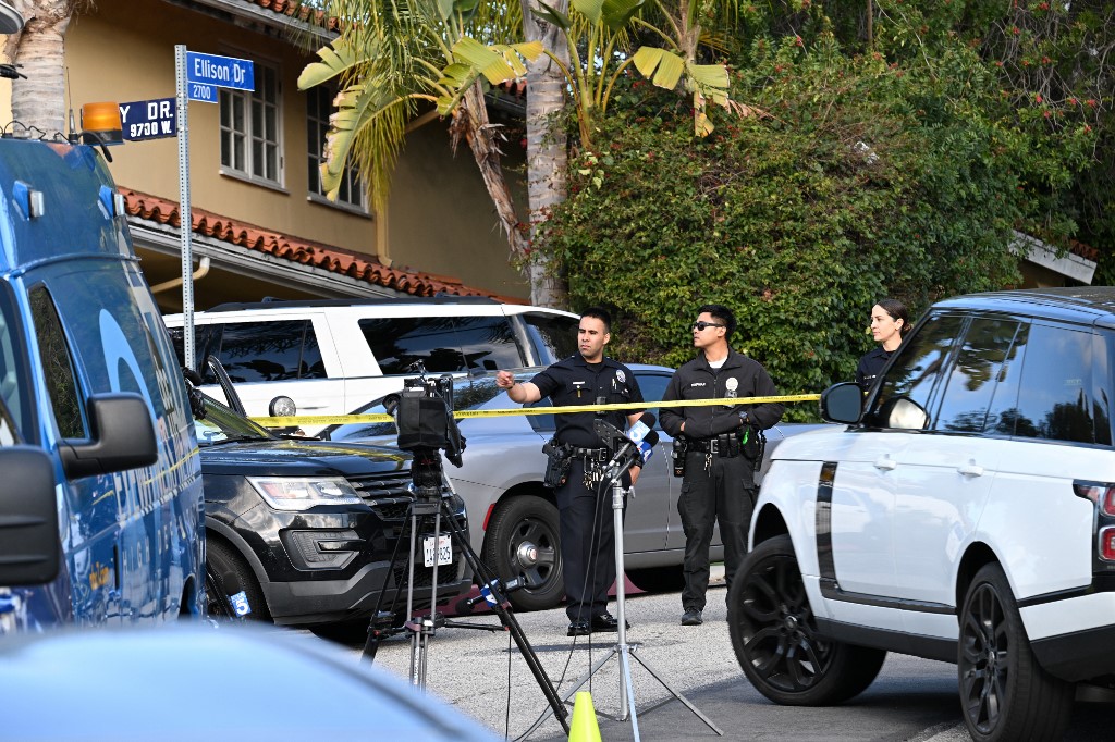 Three dead, four wounded in Beverly Crest shooting, U.S.A