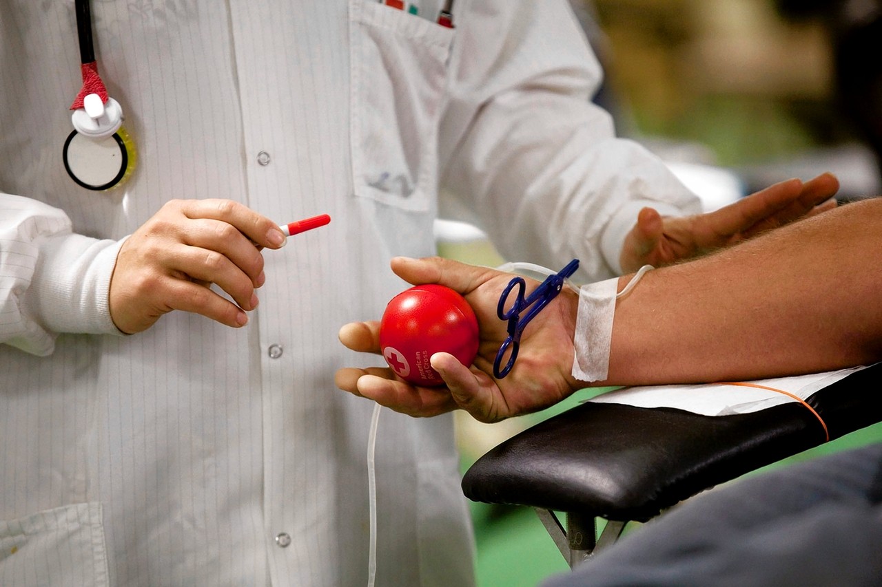 FDA to lift blood donation ban on gay men