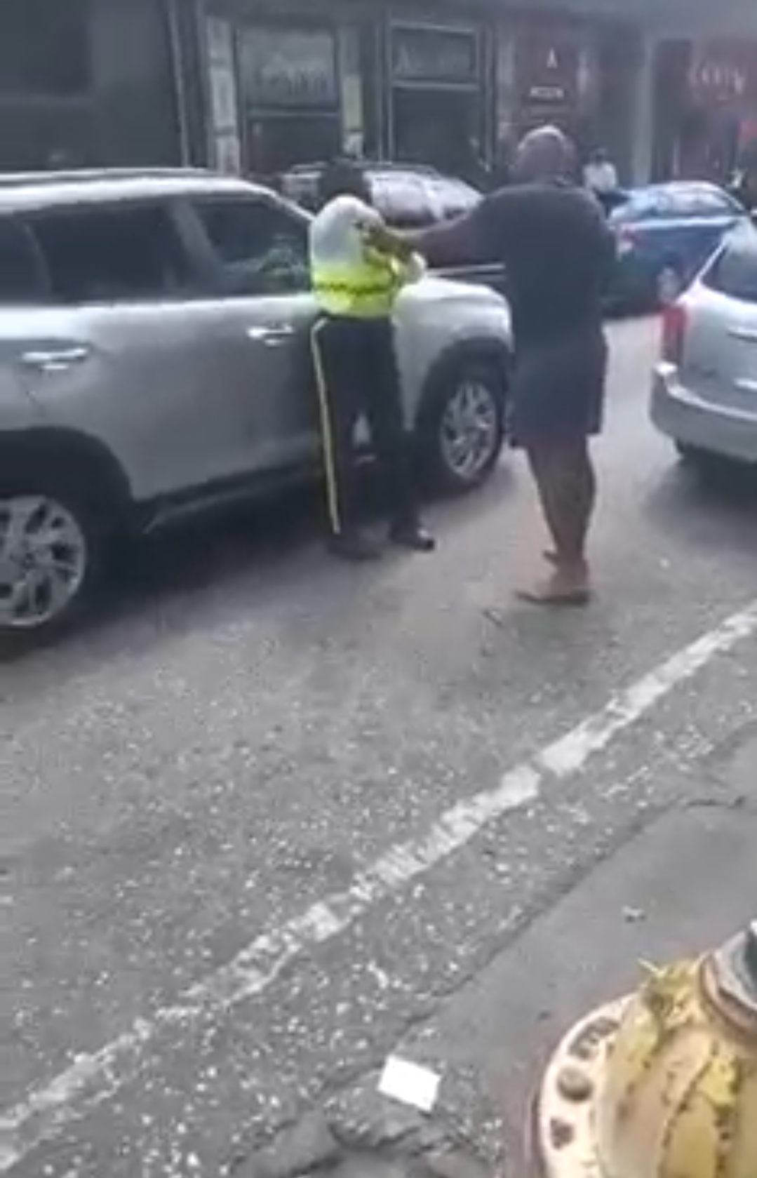Traffic Warden handcuffed by off-duty cop for asking to show his ID