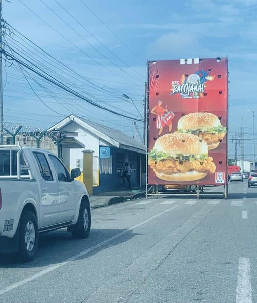 KFC billboard blocks entire lane on South Quay – Who’s responsible?